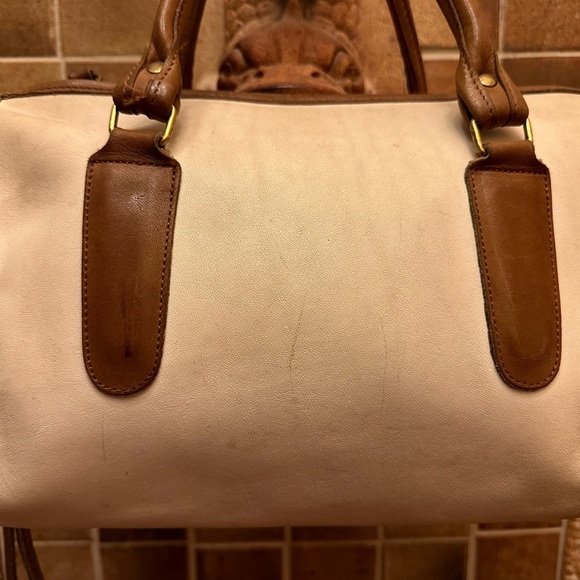 Vintage Coach White & Tan Satchel w/crossbody straps Pre-owned cond. & life left - Picture 3 of 9